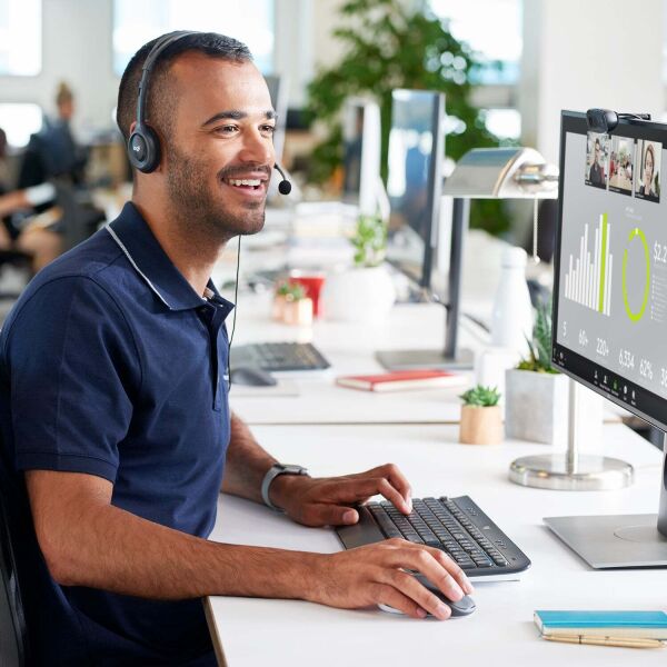 Гарнитура LOGITECH Stereo Headset H111 (L981-000593) Гарнитура LOGITECH Stereo Headset H111 (L981-000593)