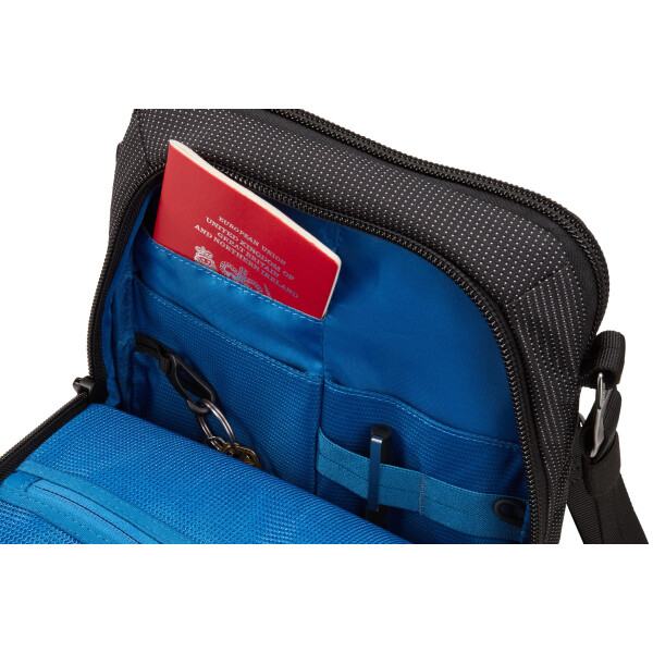 Дорожная сумка Thule Сrossover 2 Crossbody Tote 9L C2CT-110  черный Дорожная сумка Thule Сrossover 2 Crossbody Tote 9L C2CT-110  черный