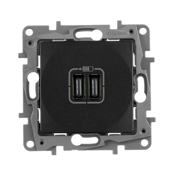 

Электроустановочные изделия Legrand, Розетка Legrand Etika 672635