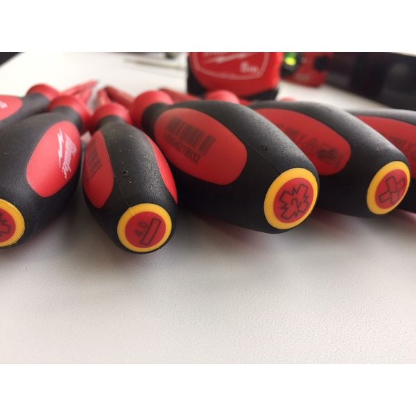 Отвертка изолированная Milwaukee PH1x80 4932464043 Отвертка изолированная Milwaukee PH1x80 4932464043
