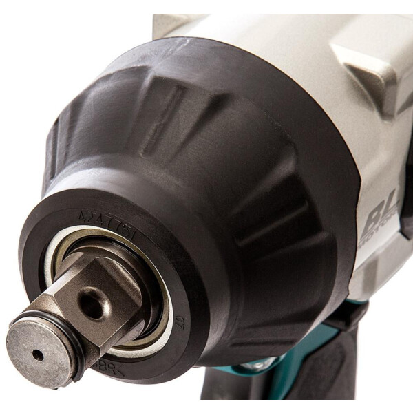 Аккумуляторный ударный гайковерт MAKITA DTW1001Z в кор. (Без АКБ и ЗУ) Аккумуляторный ударный гайковерт MAKITA DTW1001Z в кор. (Без АКБ и ЗУ)