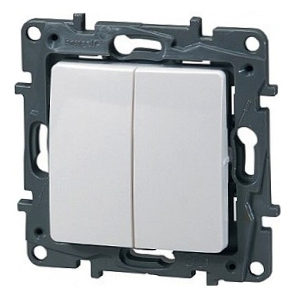 Переключатель Legrand Etika 672212