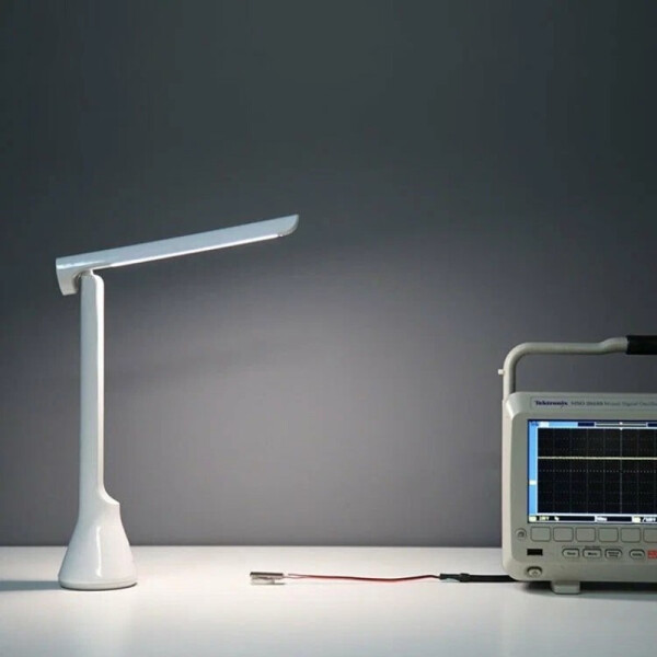 Лампа Yeelight Folding Table Lamp YLTD11YL (белый) Лампа Yeelight Folding Table Lamp YLTD11YL (белый)