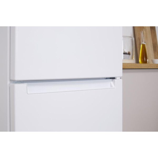 Холодильник Indesit ES 18 A Холодильник Indesit ES 18 A