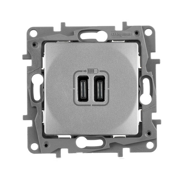 

Электроустановочные изделия Legrand, Розетка Legrand Etika 672435