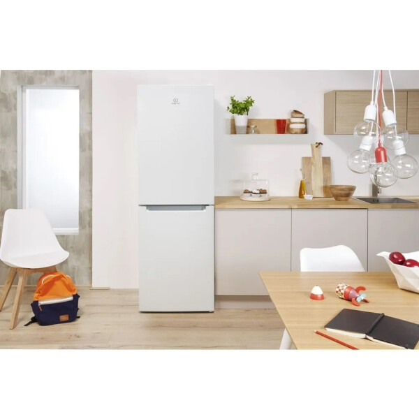 Холодильник INDESIT DS 4200 W Холодильник INDESIT DS 4200 W